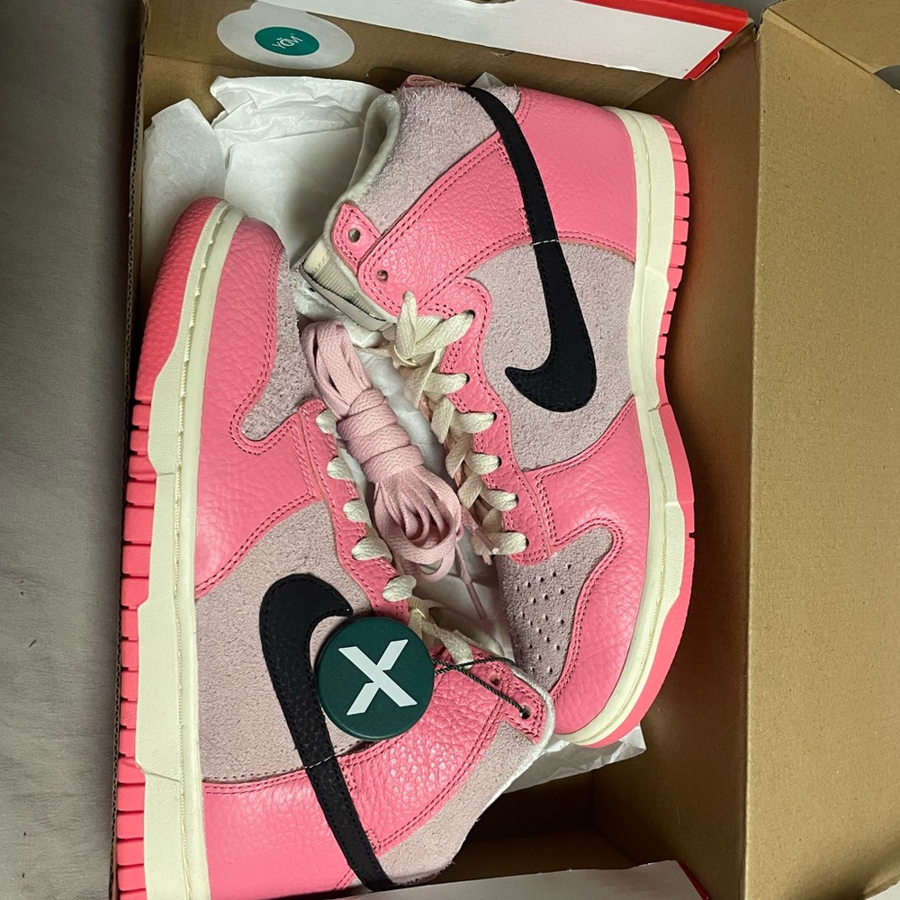 Snkrs for women size 6.5